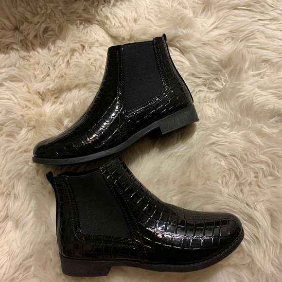 croc print ankle boots - Picture 2 of 3